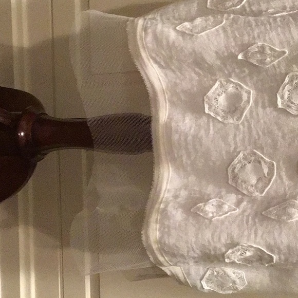 BCBG MAXAZRIA PURE WHITE DRESS WITH LACE APPLIQUÉS - Picture 5 of 5